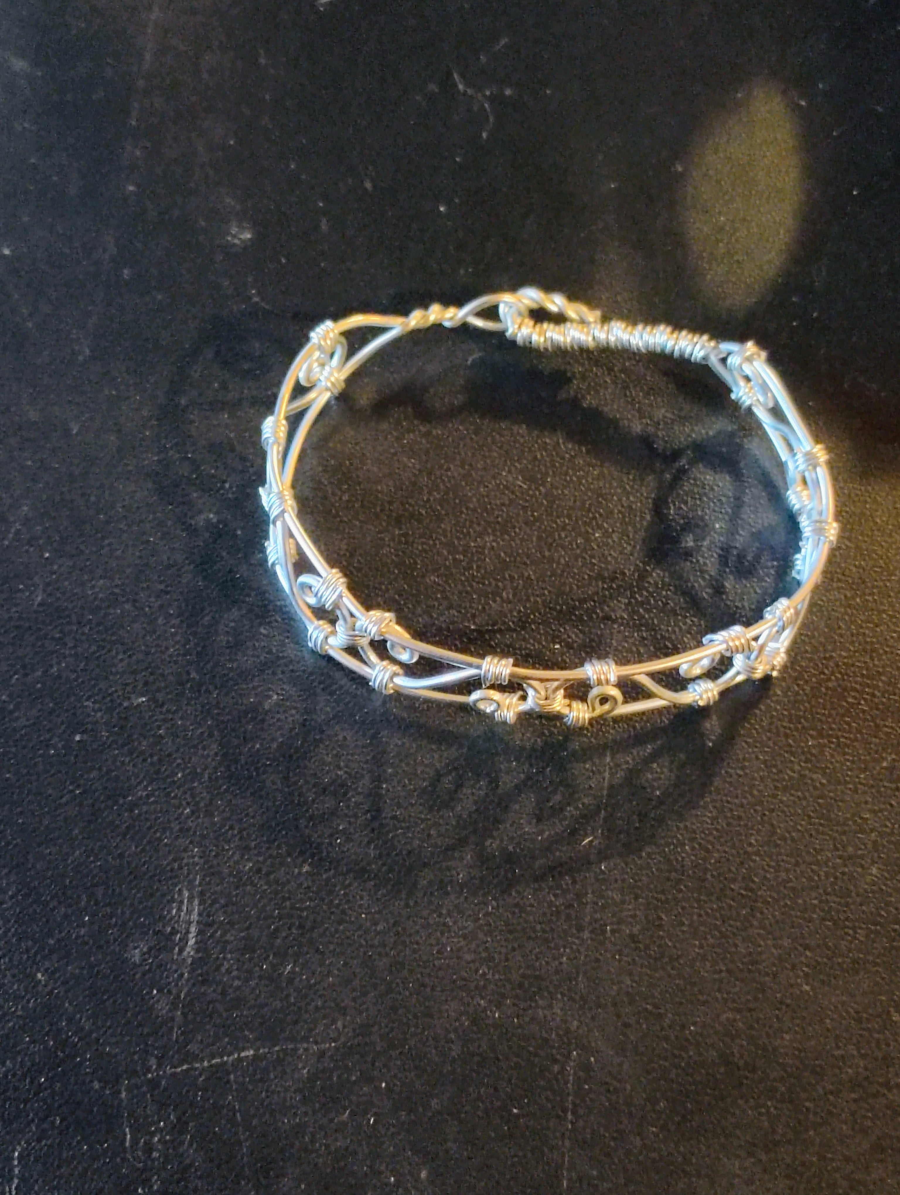 Silver Toned Wire Bracelet